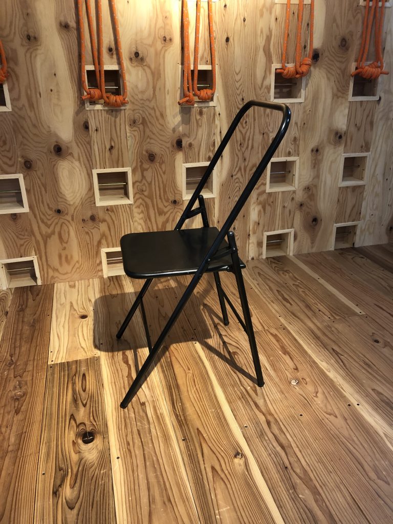 アイアンガーヨガ 椅子